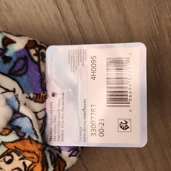 1 pair Disney Frozen fuzzy slipper socks - Picture 4 of 4